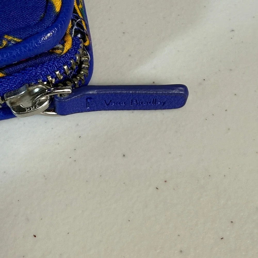 Vera Bradley Purse Blue Multi Colored Zip coin purse &‎ ID holder